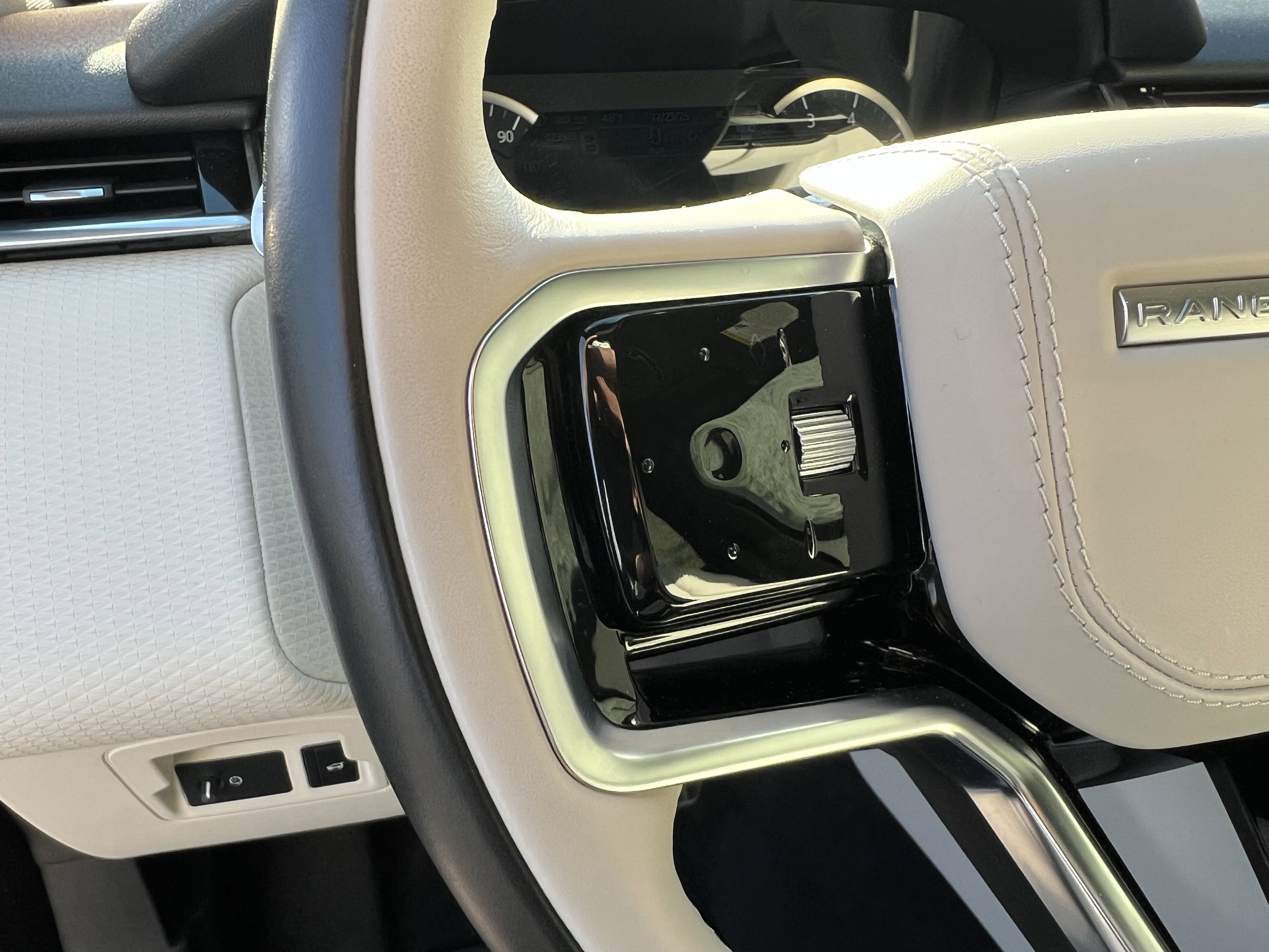 Certified 2022 Land Rover Range Rover Velar R-Dynamic S image 22