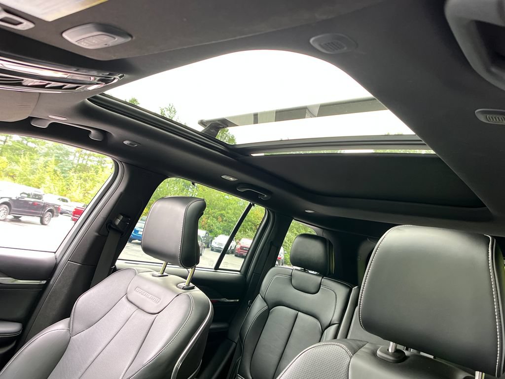 Used 2023 Jeep Grand Cherokee Overland w/ Luxury Tech Group IV AWD/4WD image 21