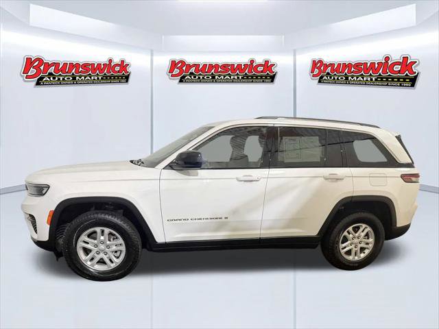 Certified 2023 Jeep Grand Cherokee Laredo w/ Luxury Tech Group I AWD/4WD image 2