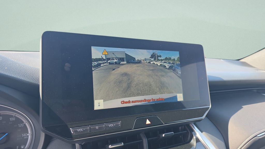 Used 2023 Toyota Venza XLE AWD/4WD image 16