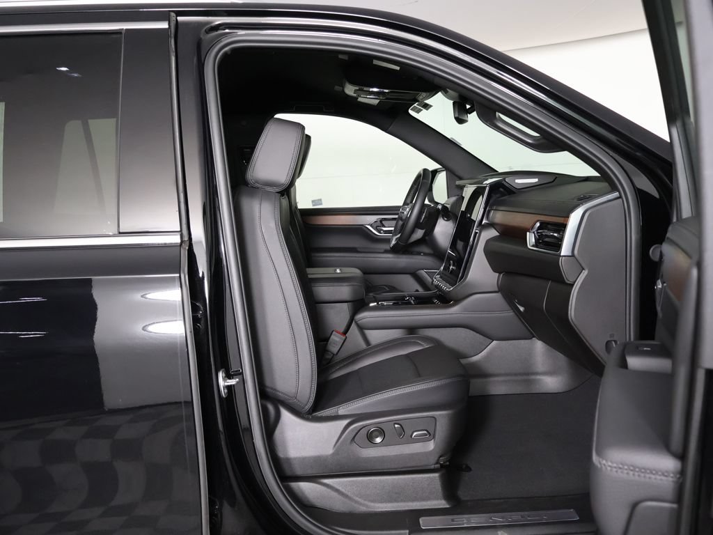 Used 2025 GMC Yukon Denali AWD/4WD image 36