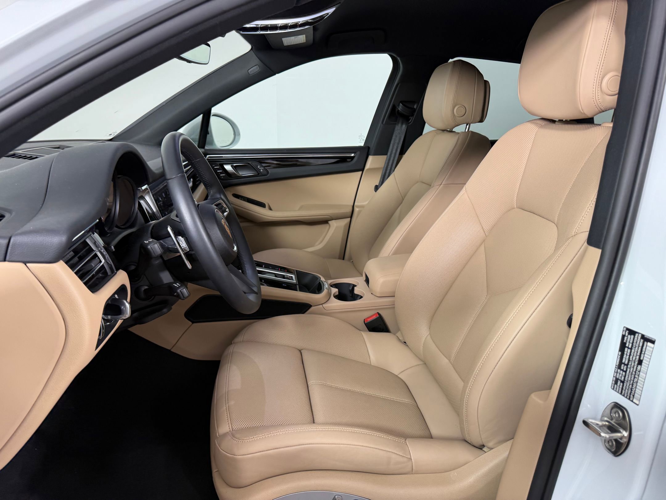 New 2025 Porsche Macan image 5