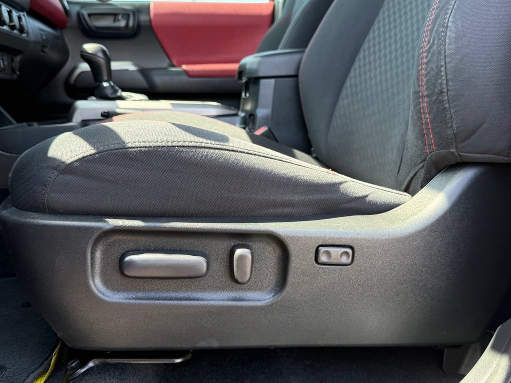 Used 2020 Toyota Tacoma SR5 RWD image 10