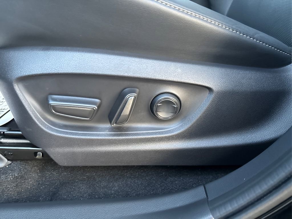 Used 2025 Toyota Crown Signia Limited image 40