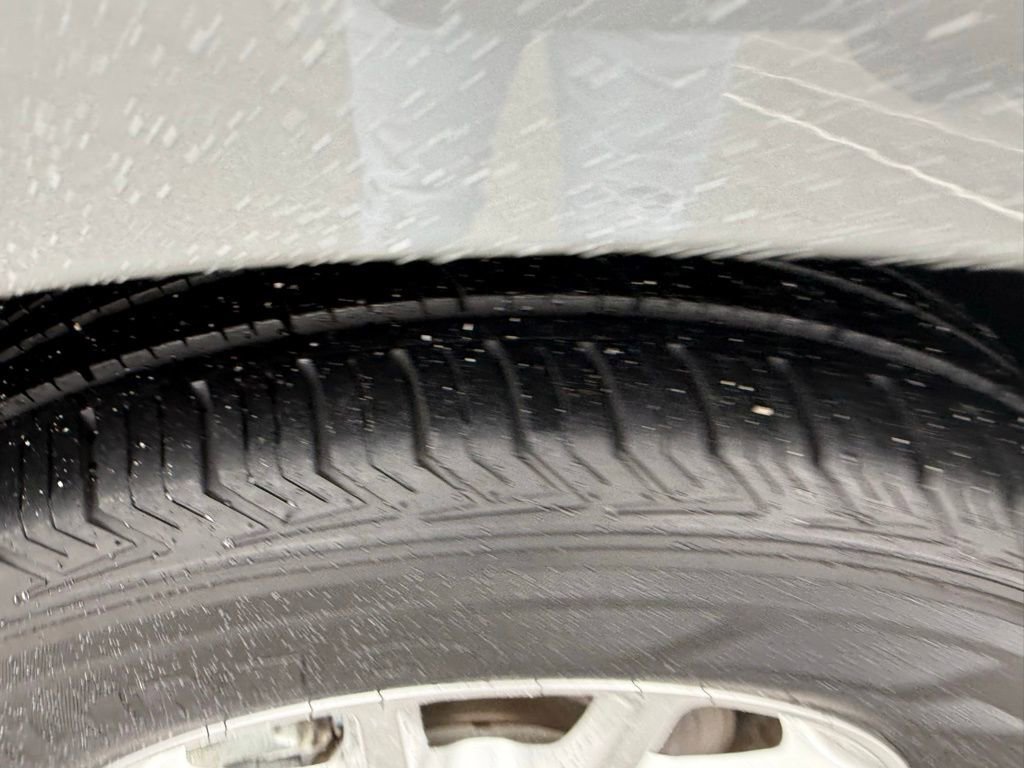 Used 2023 Chrysler Pacifica Touring-L image 27