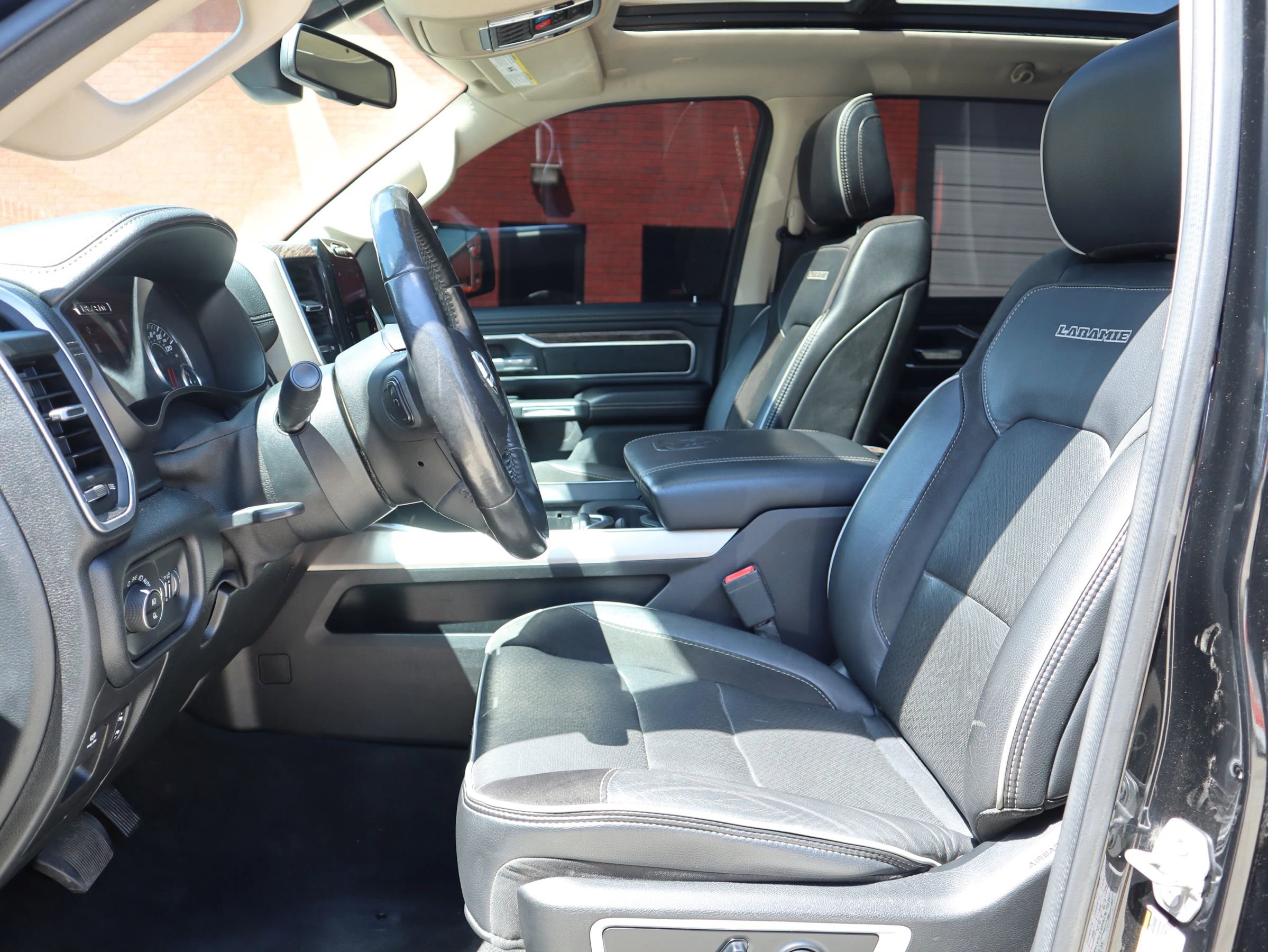 Used 2020 RAM 1500 Laramie image 27