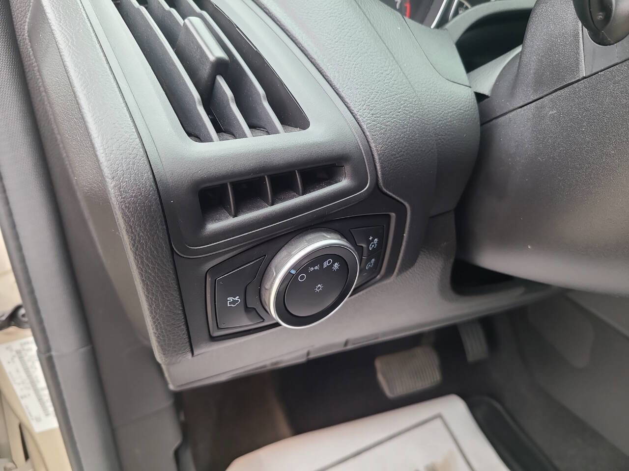 Used 2017 Ford Focus SE image 17