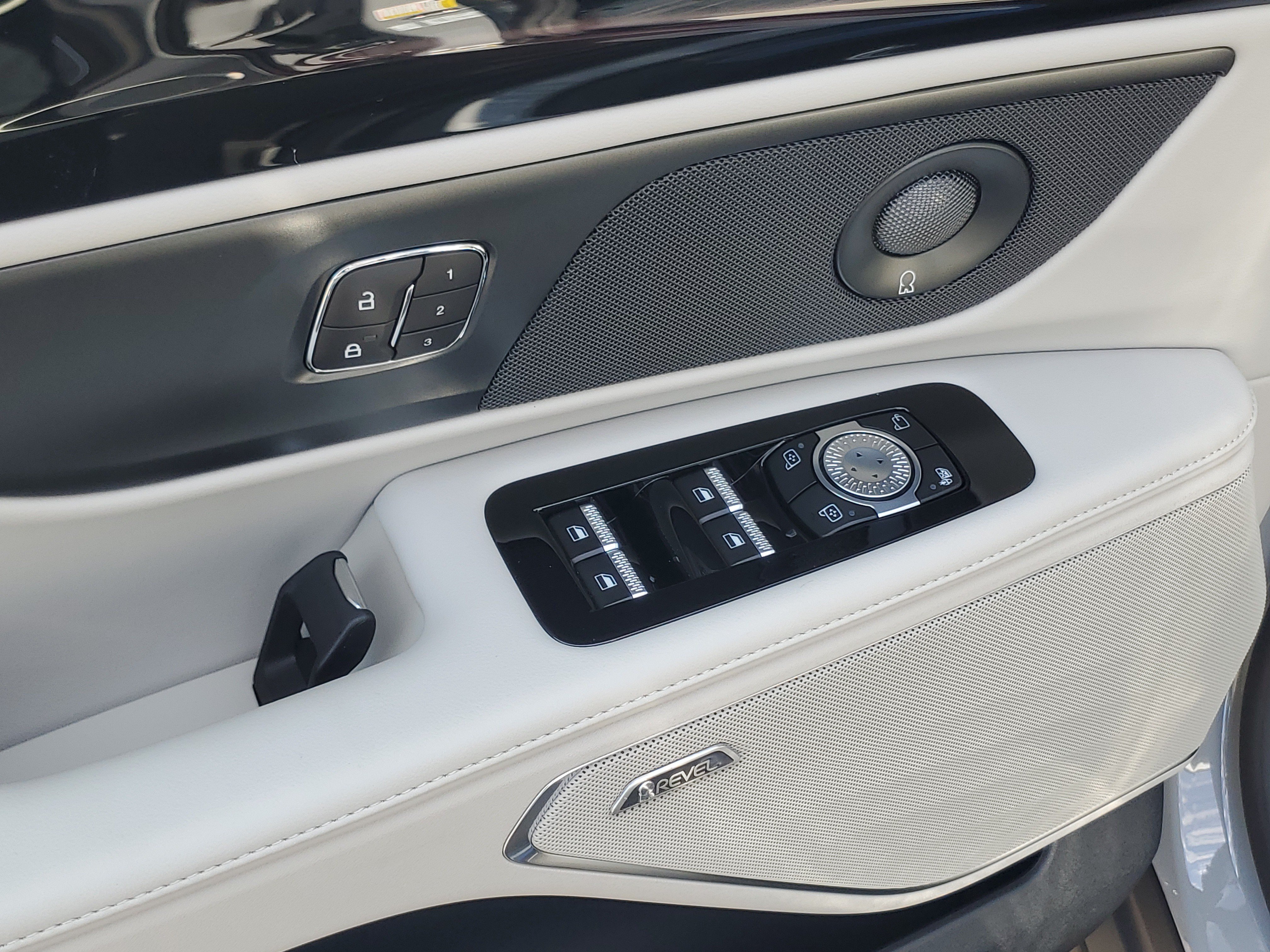 New 2026 Lincoln Nautilus Premier w/ Equipment Group 102A AWD/4WD image 9