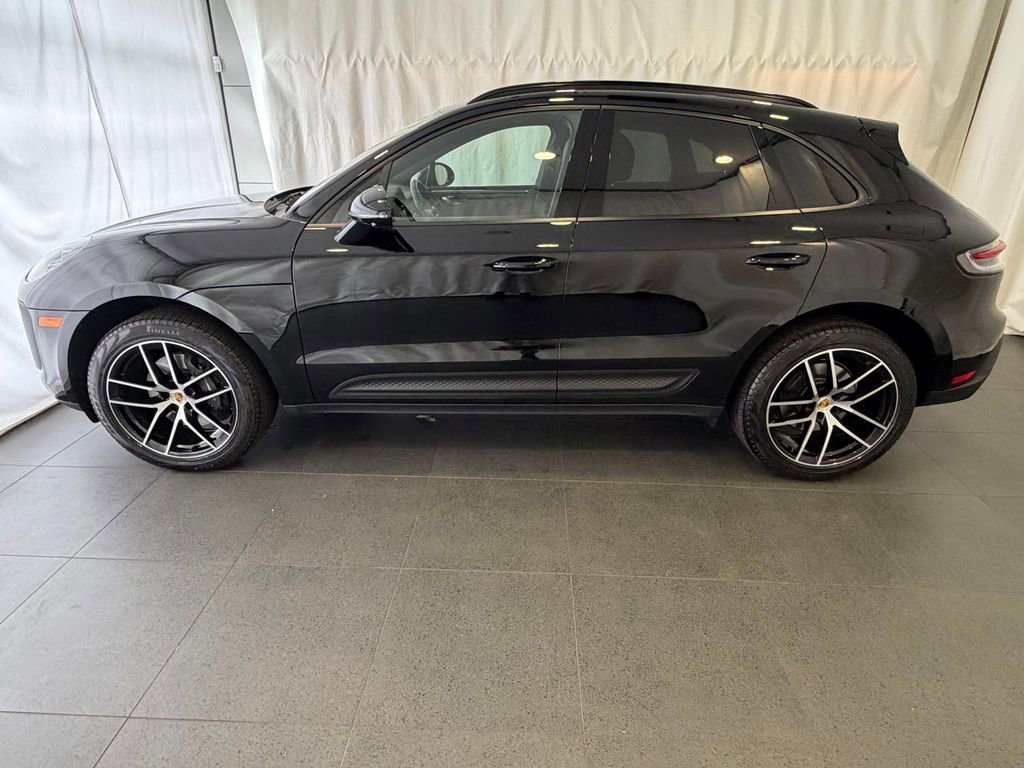 Used 2025 Porsche Macan AWD/4WD image 2