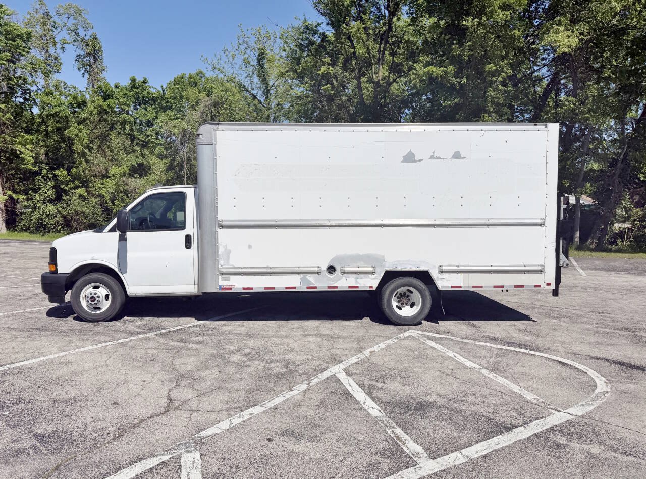 Used 2017 GMC Savana 3500 Extended RWD image 8