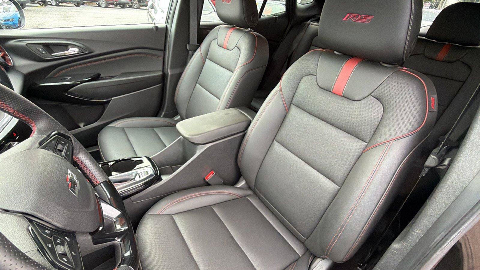 Used 2025 Chevrolet Trax RS w/ Sunroof Package FWD image 5