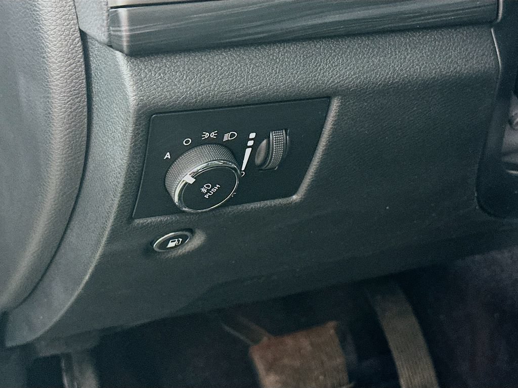 Certified 2019 Jeep Grand Cherokee Altitude AWD/4WD image 16
