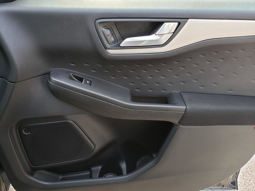 Used 2020 Ford Escape SE image 18