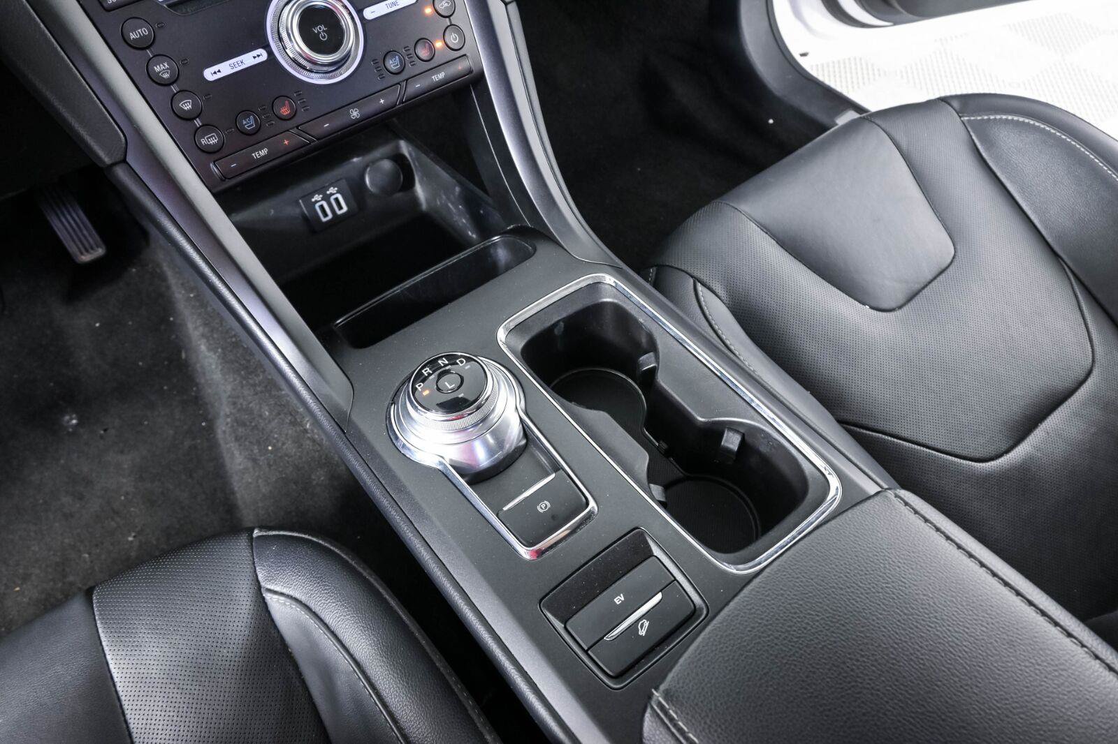 Used 2019 Ford Fusion Energi Titanium FWD image 17