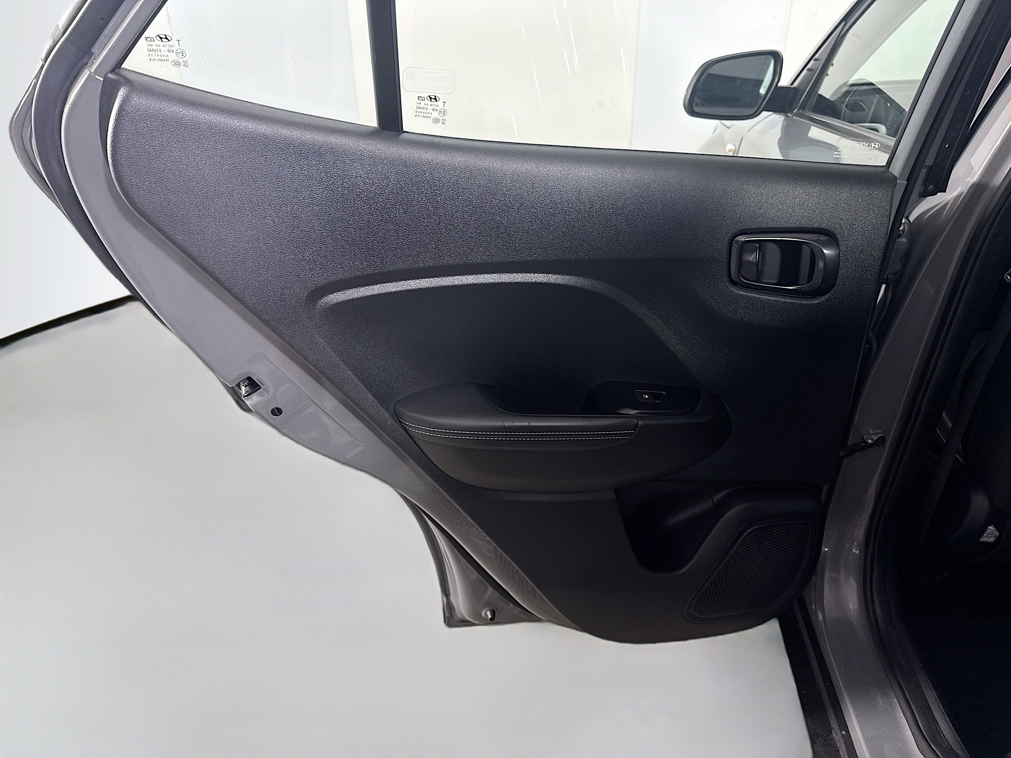 Used 2022 Hyundai Venue Limited w/ Cargo Package FWD image 26