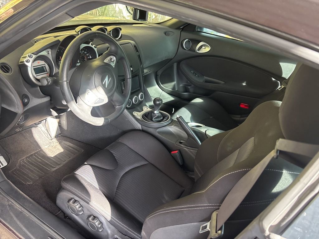 Used 2010 Nissan 370Z Base image 5