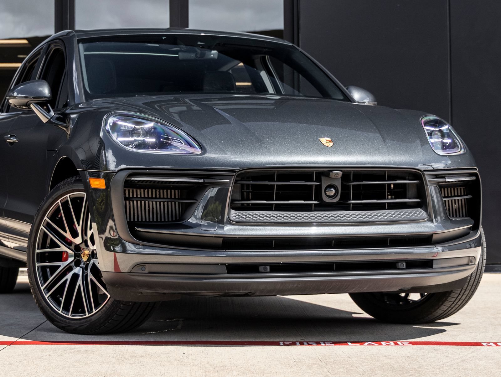 Certified 2024 Porsche Macan S AWD/4WD image 9