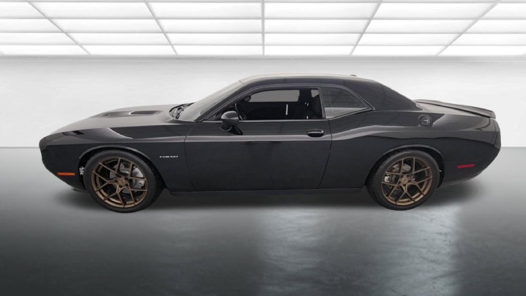 Used 2021 Dodge Challenger R/T RWD image 3