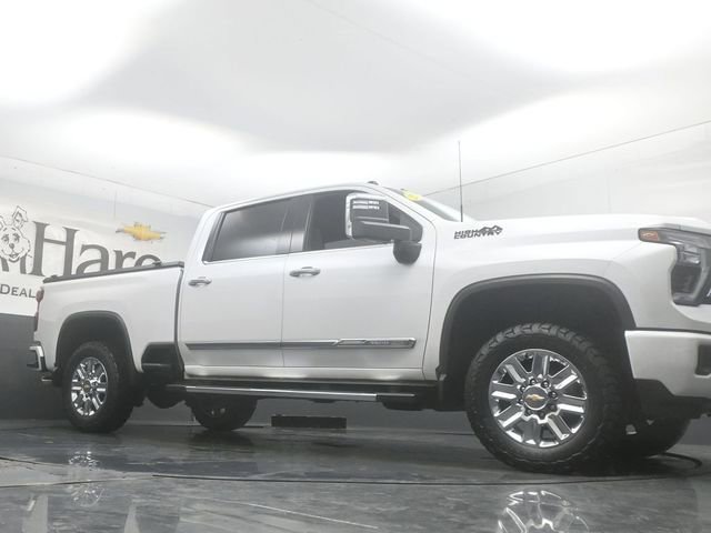 Used 2024 Chevrolet Silverado 3500 High Country w/ High Country Premium Package AWD/4WD image 2