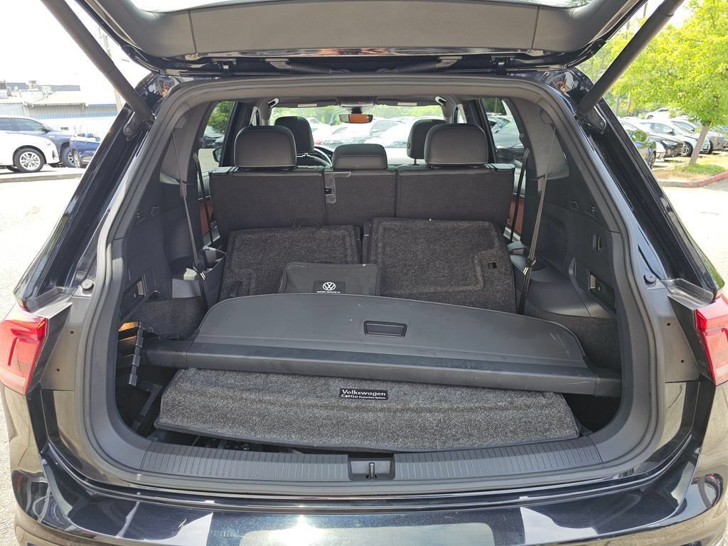 Used 2021 Volkswagen Tiguan SEL Premium R-Line w/ 3rd Row Seat Package AWD/4WD image 17