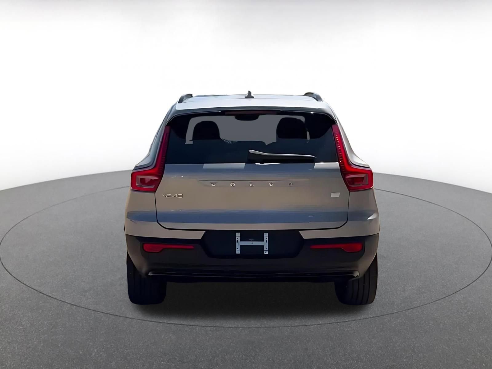 Used 2023 Volvo XC40 Recharge Plus image 12