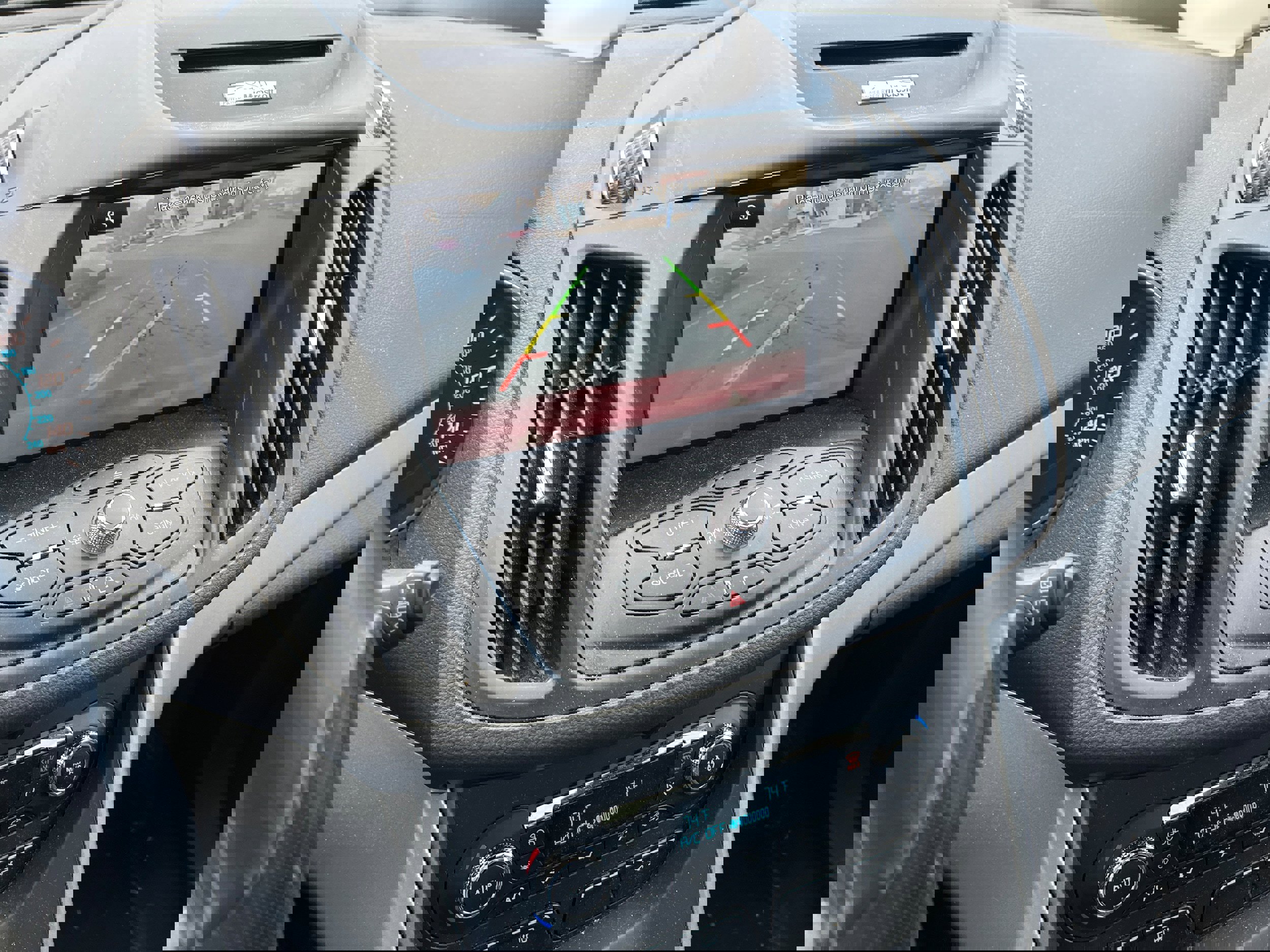 Used 2015 Ford Escape SE w/ SE Chrome Package image 18