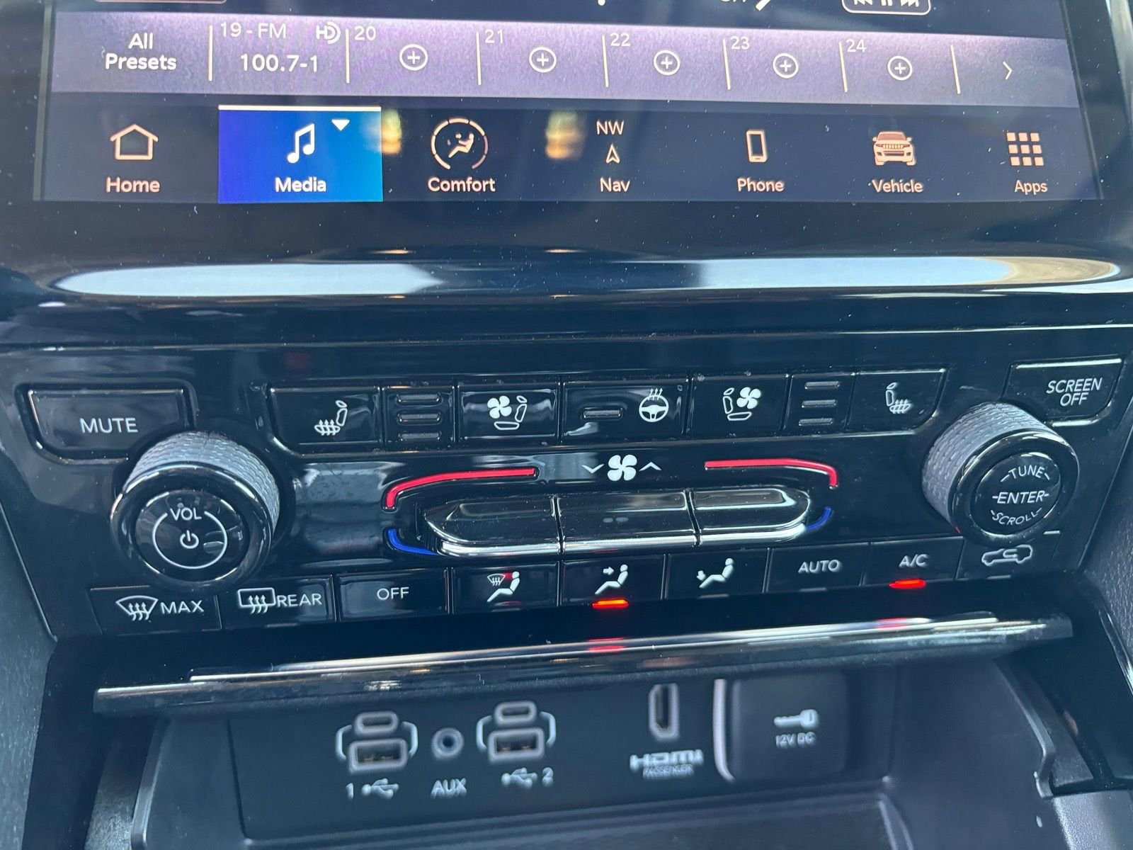 Used 2022 Jeep Grand Cherokee Limited 4xe w/ Luxury Tech Group II image 27