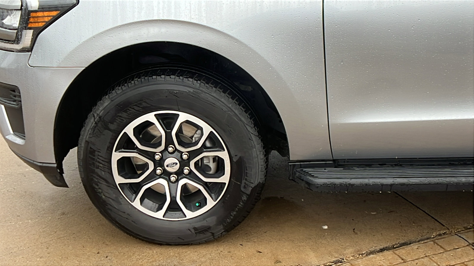 Used 2024 Ford Expedition Max XLT image 12