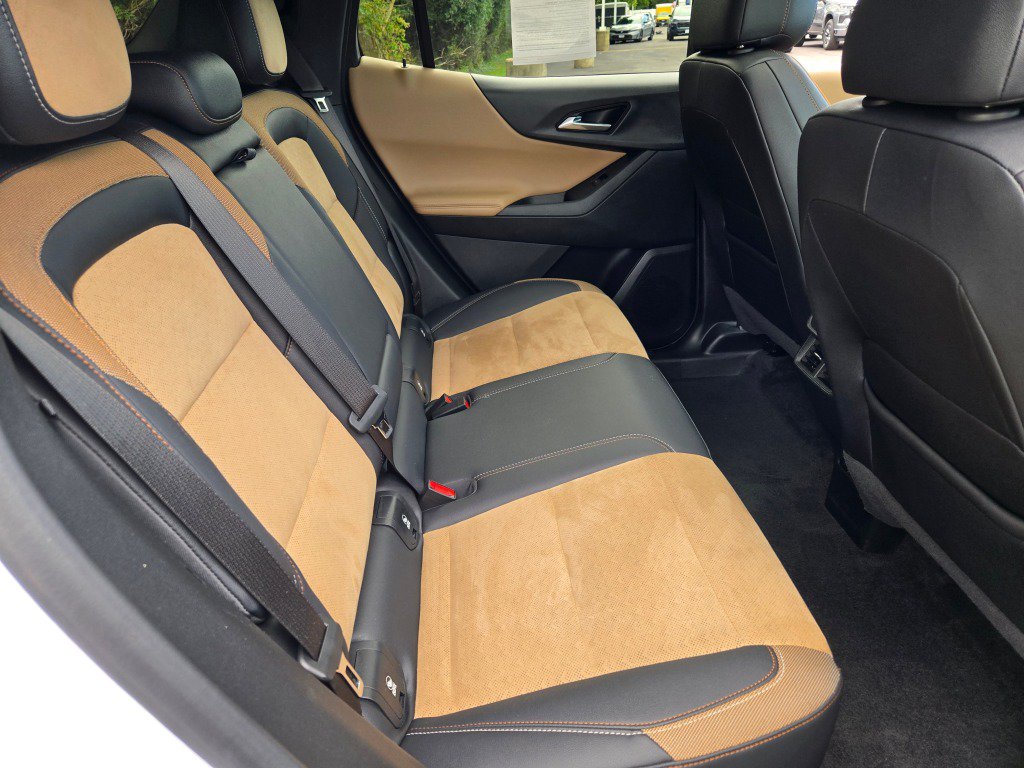 Certified 2025 Chevrolet Equinox ACTIV w/ Safety and Technology Package AWD/4WD image 11