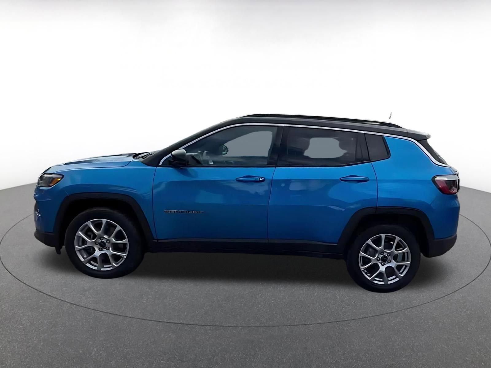 Used 2025 Jeep Compass Limited image 10