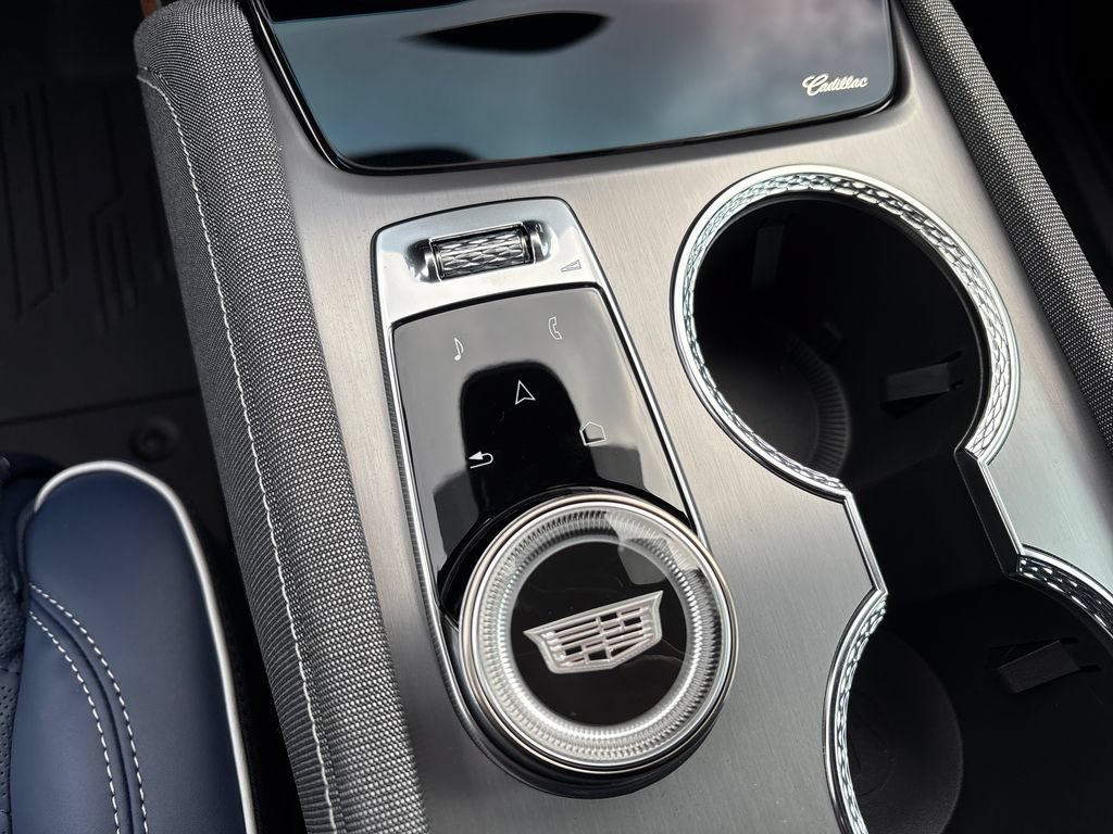 New 2026 Cadillac Vistiq Premium Luxury w/ LPO, Floor Liner Package AWD/4WD image 22