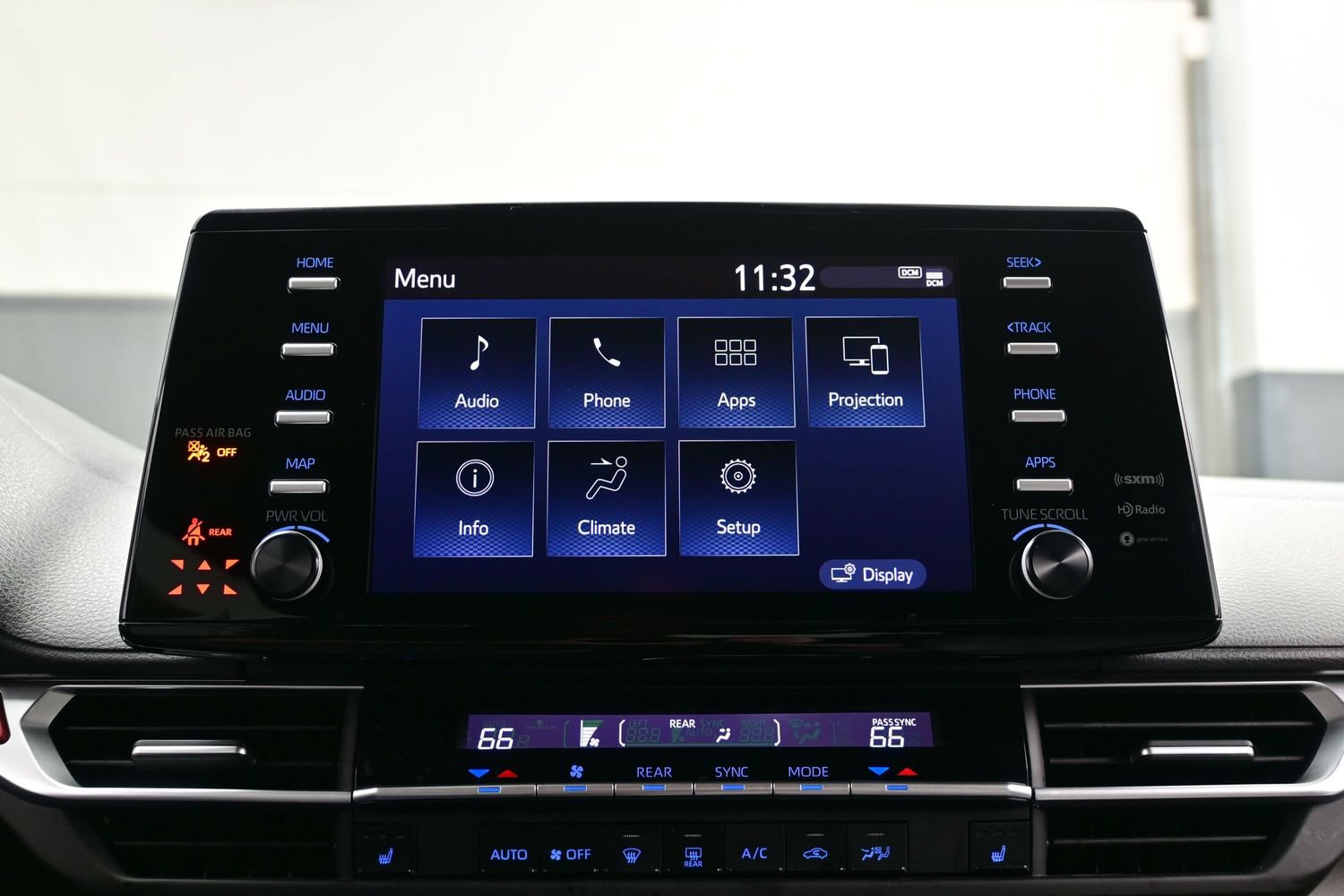 Used 2024 Toyota Sienna XLE FWD image 20
