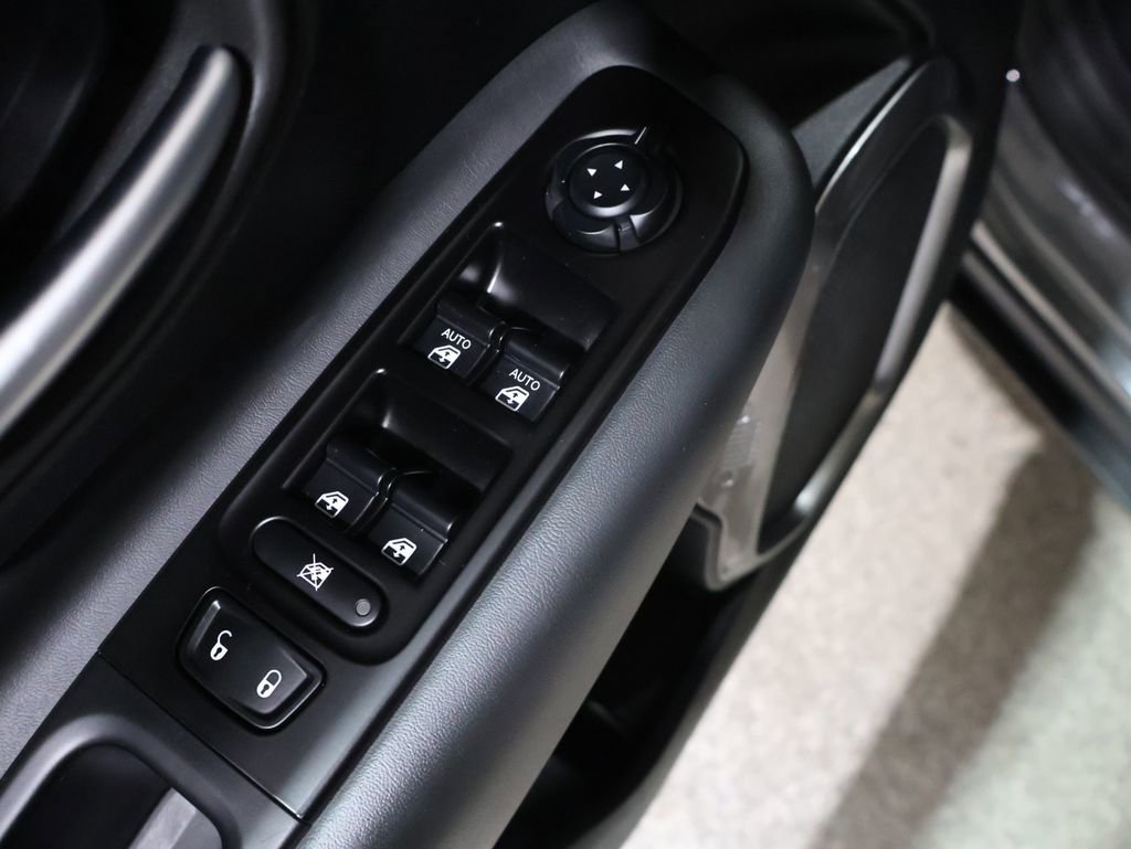 Used 2020 Jeep Renegade Limited image 13