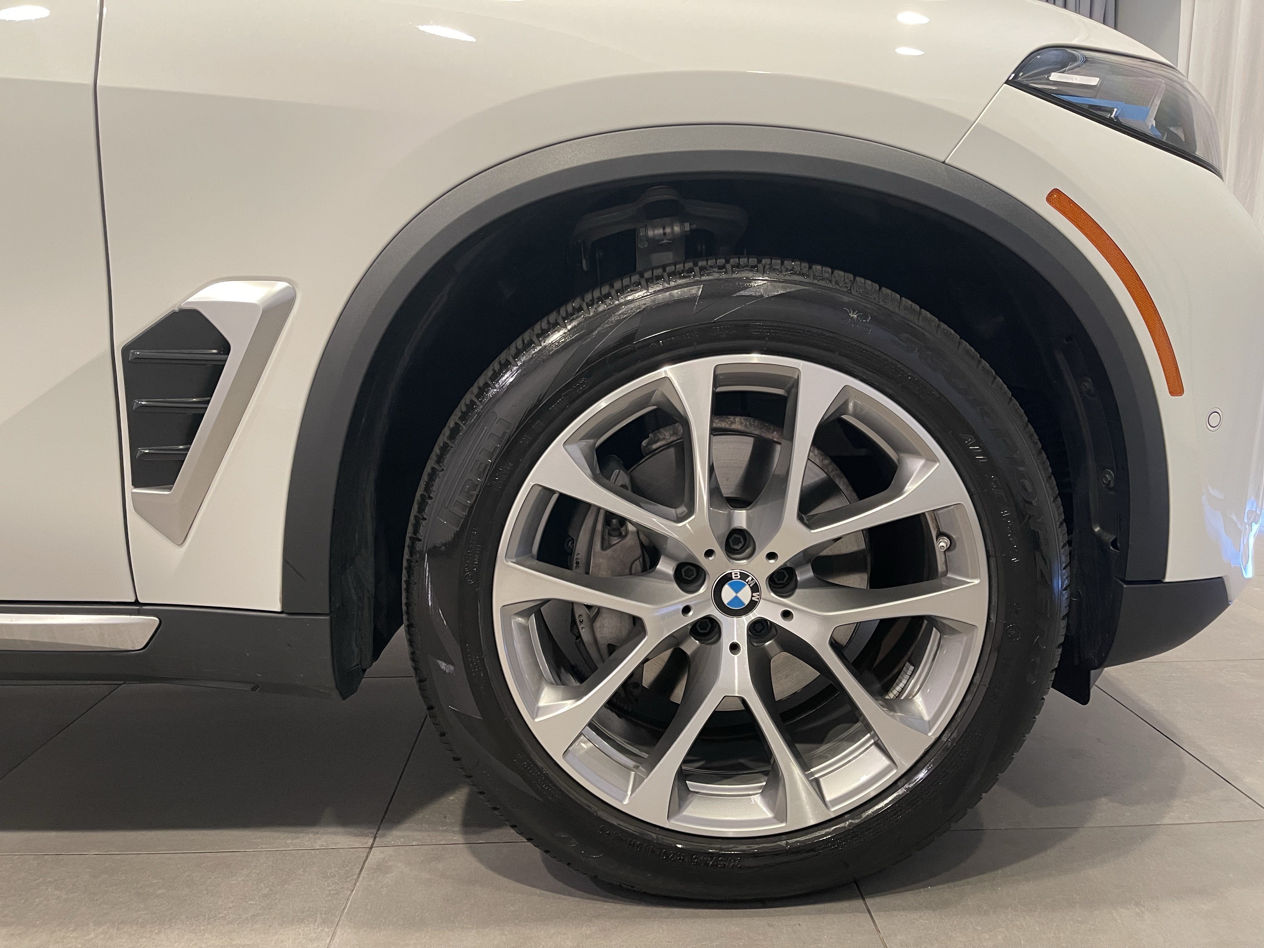 Used 2026 BMW X5 xDrive40i w/ Premium Package AWD/4WD image 6