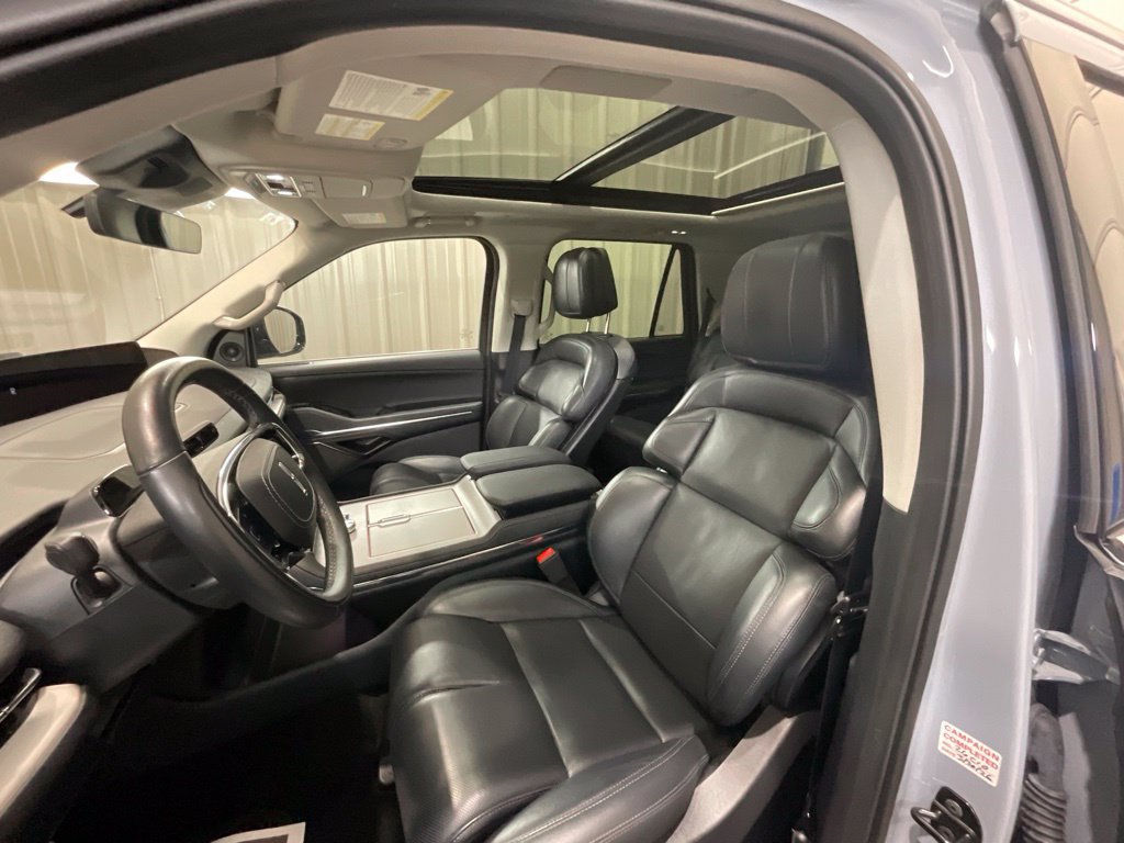 Used 2025 Lincoln Navigator Reserve AWD/4WD image 9