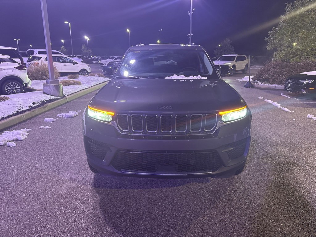 Used 2024 Jeep Grand Cherokee Laredo X image 2