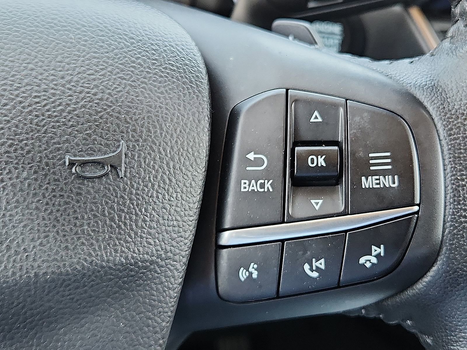 Used 2020 Ford Escape Titanium image 17