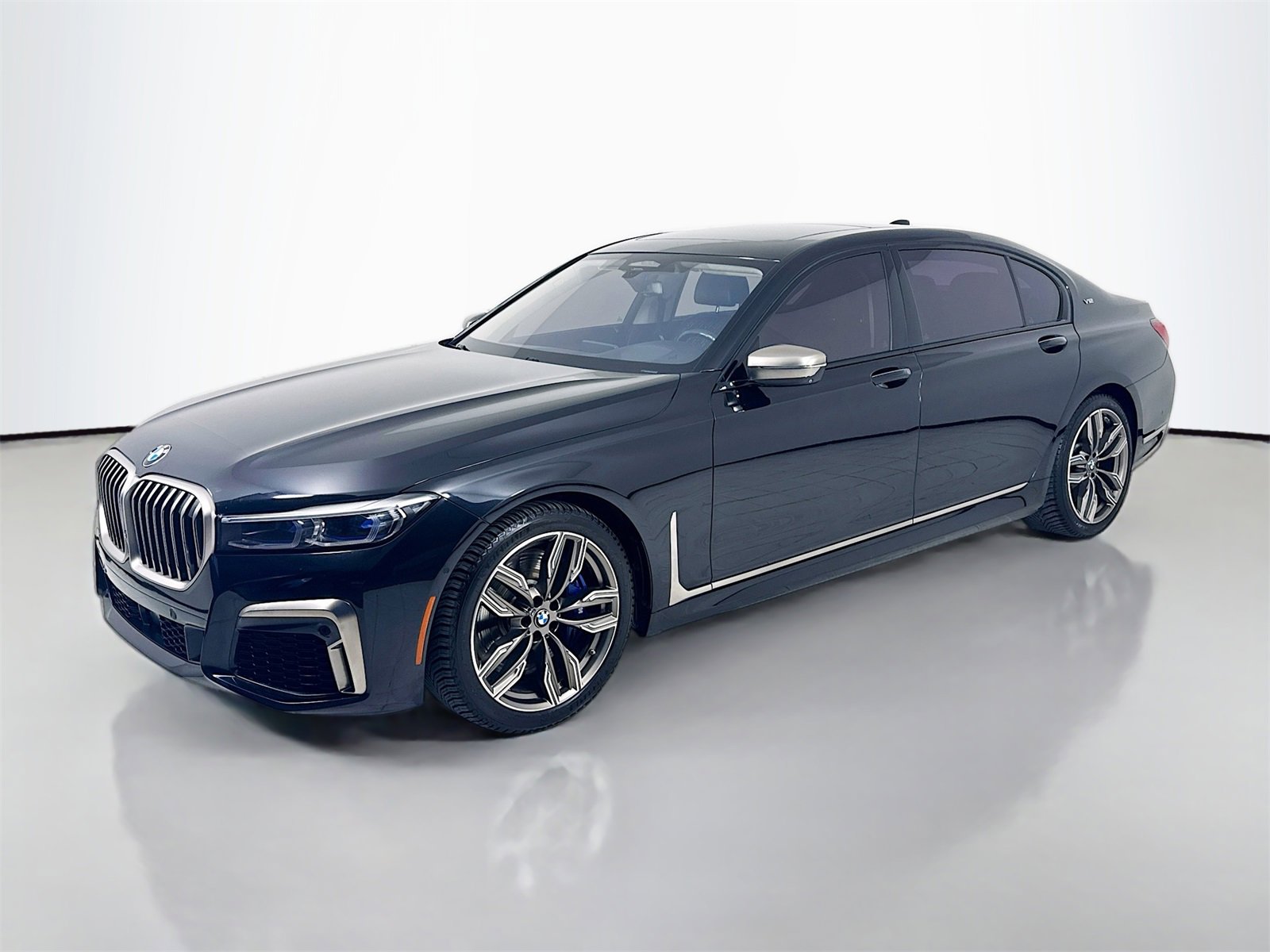 Used 2020 BMW M760i xDrive w/ Luxury Rear Seating Package image 3