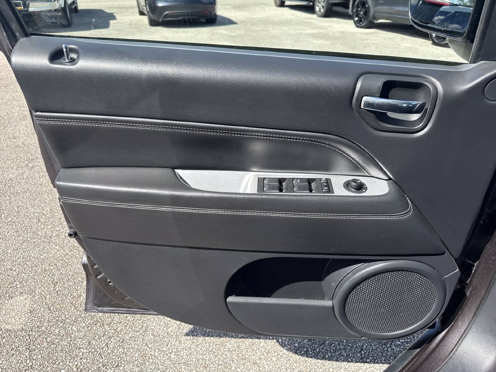 Used 2017 Jeep Compass High Altitude AWD/4WD image 12