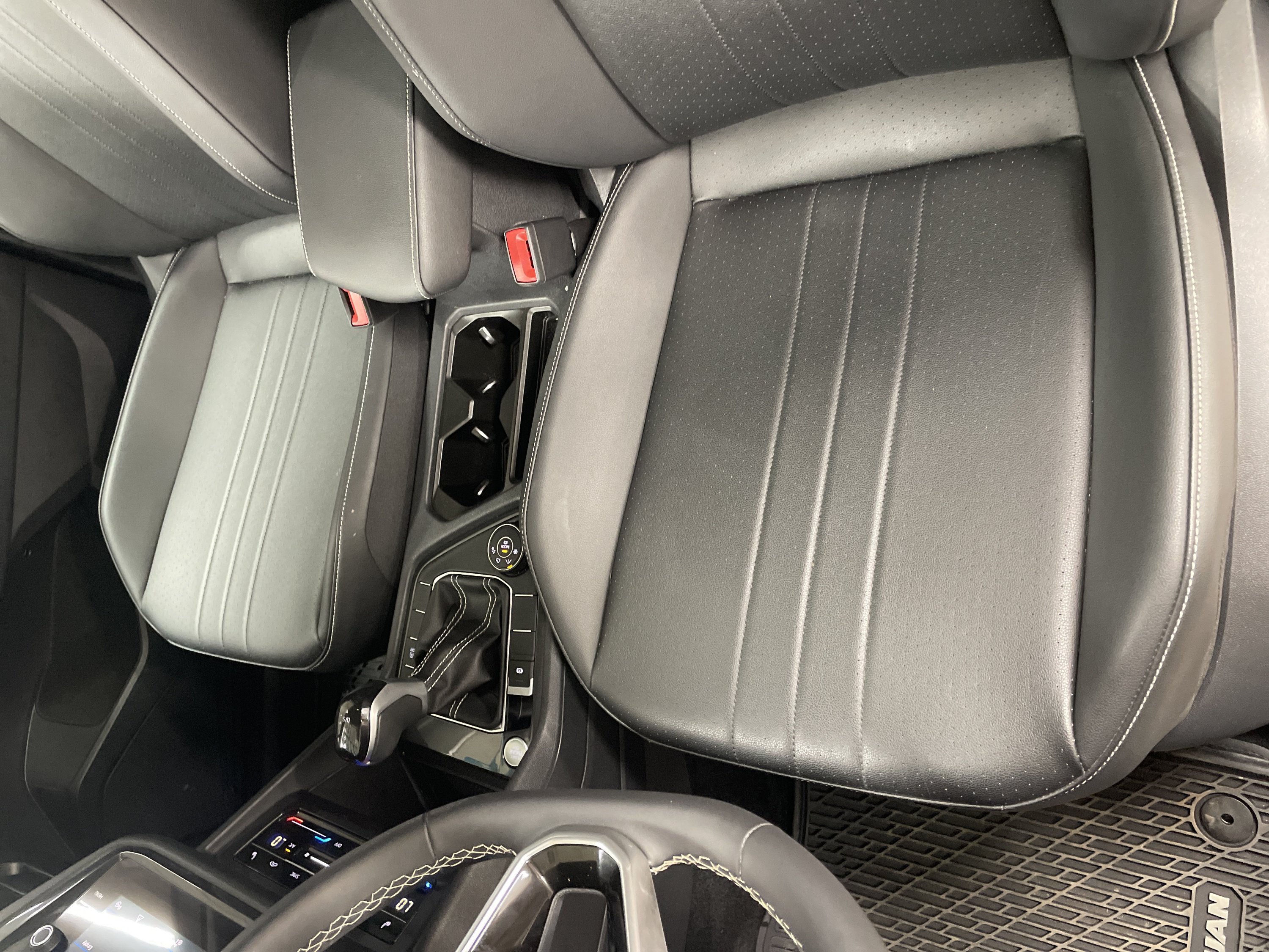 Used 2023 Volkswagen Tiguan SE w/ Panoramic Sunroof Package AWD/4WD image 14