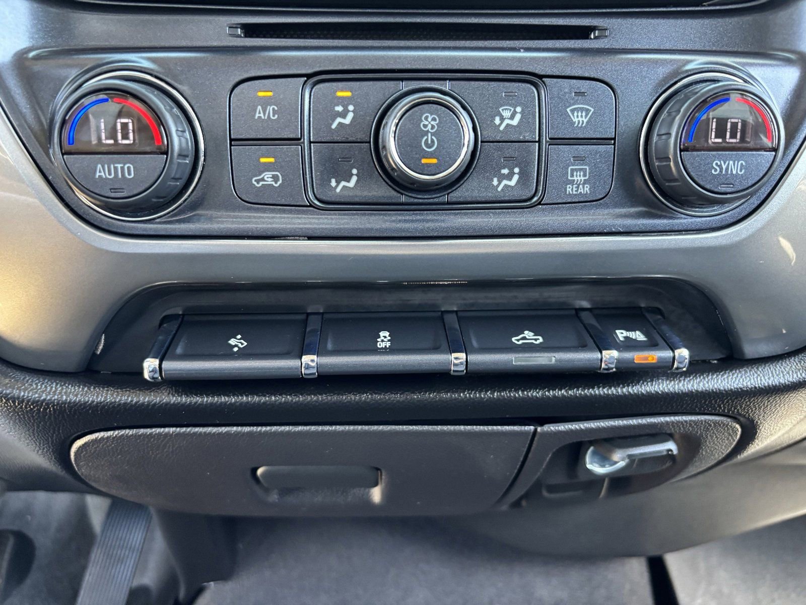 Used 2018 Chevrolet Silverado 1500 LT w/ All Star Edition RWD image 26