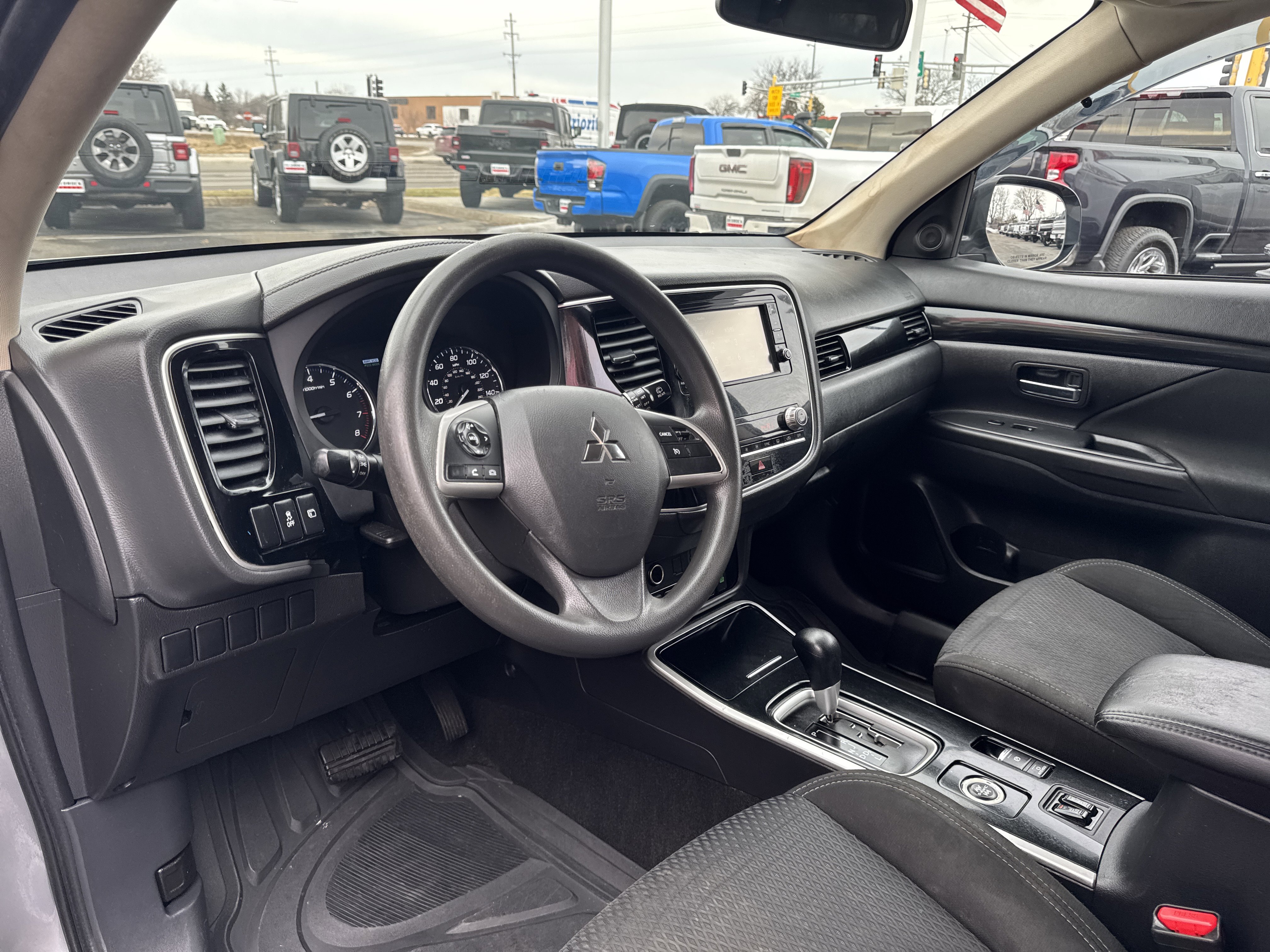 Used 2020 Mitsubishi Outlander SE image 16