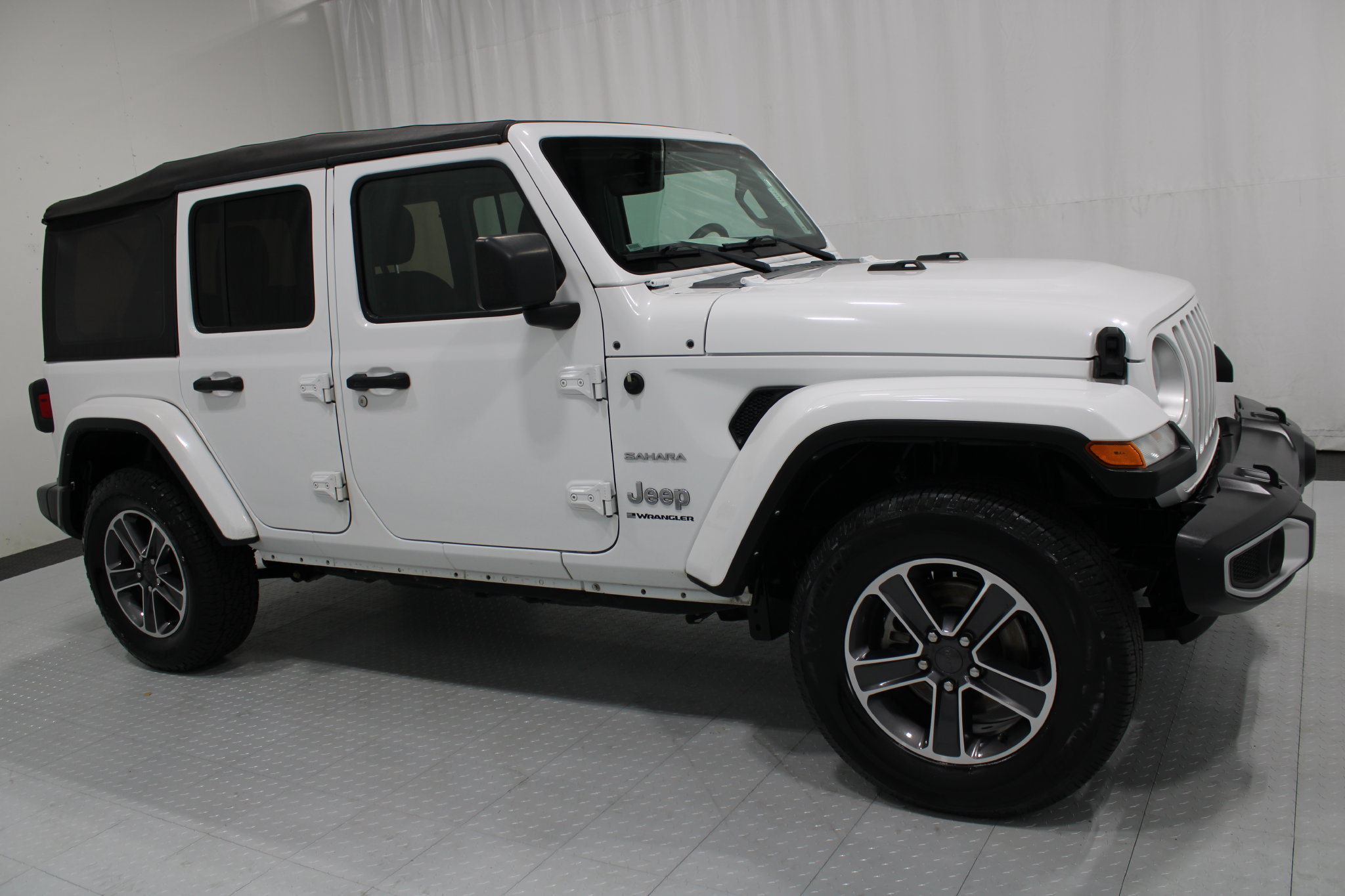 Used 2023 Jeep Wrangler Unlimited Sahara w/ Cold Weather Group AWD/4WD image 4