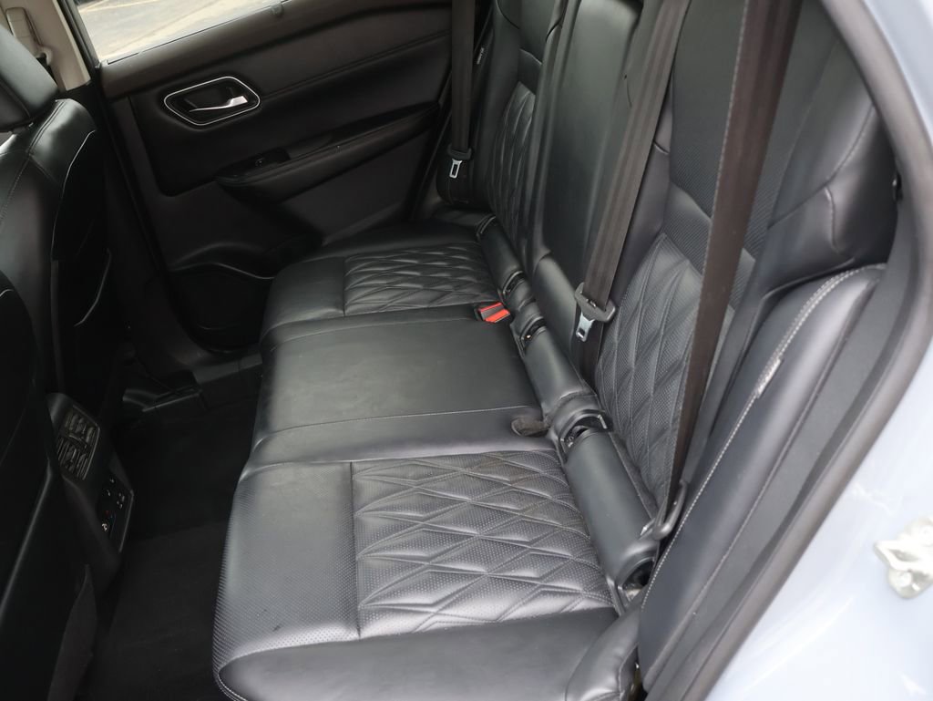 Used 2023 Nissan Rogue Platinum w/ Platinum Premium Package FWD image 12