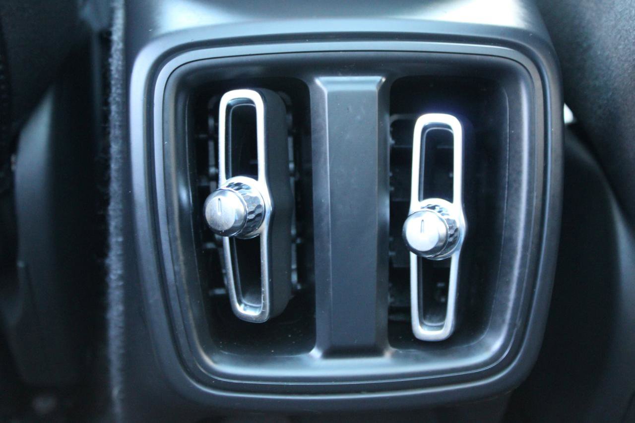 Used 2019 Volvo XC40 T5 R-Design image 40