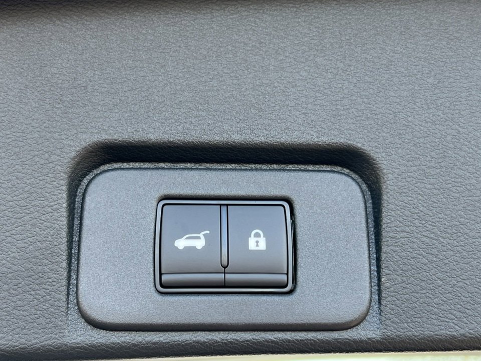 Used 2026 Nissan Rogue SV image 32