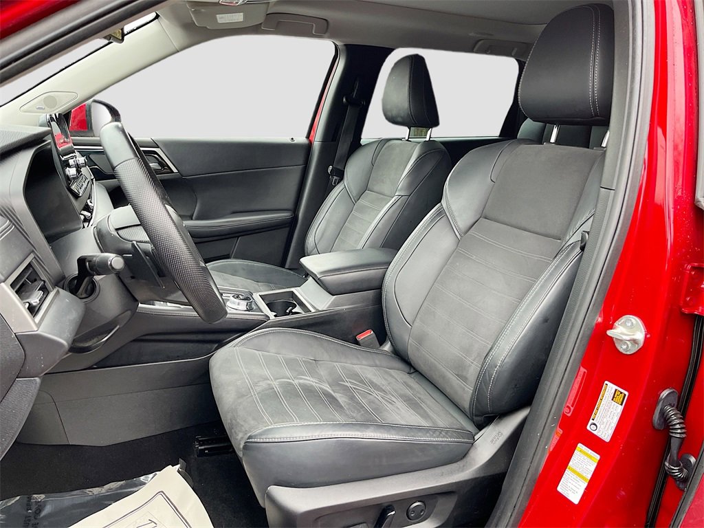 Used 2023 Mitsubishi Outlander SE image 19