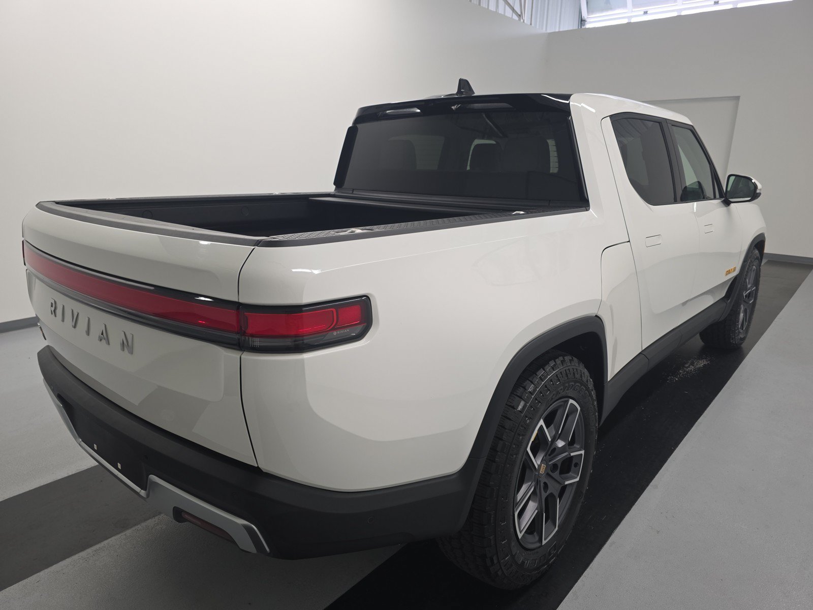 Used 2023 Rivian R1T Adventure AWD/4WD image 5