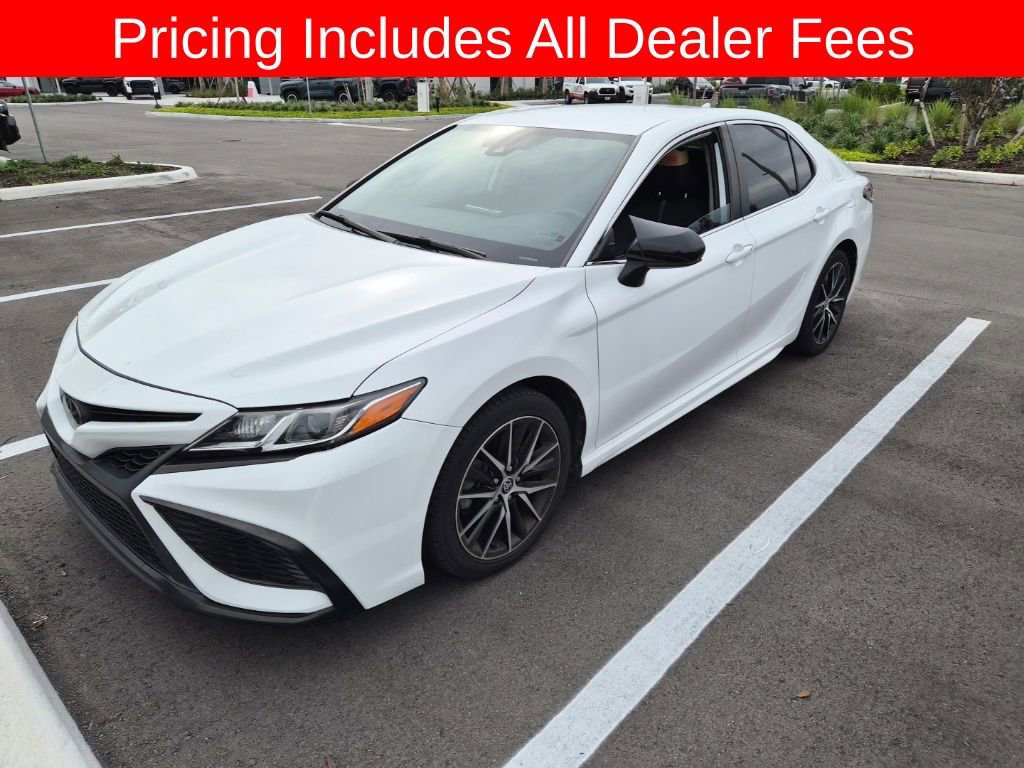 Used 2021 Toyota Camry SE FWD image 1