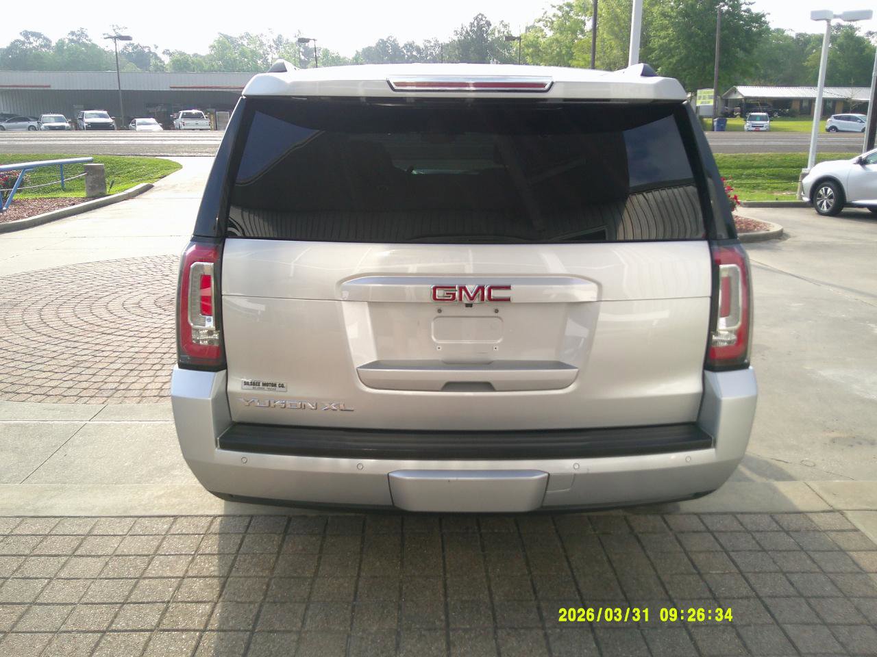Used 2017 GMC Yukon XL SLT image 3